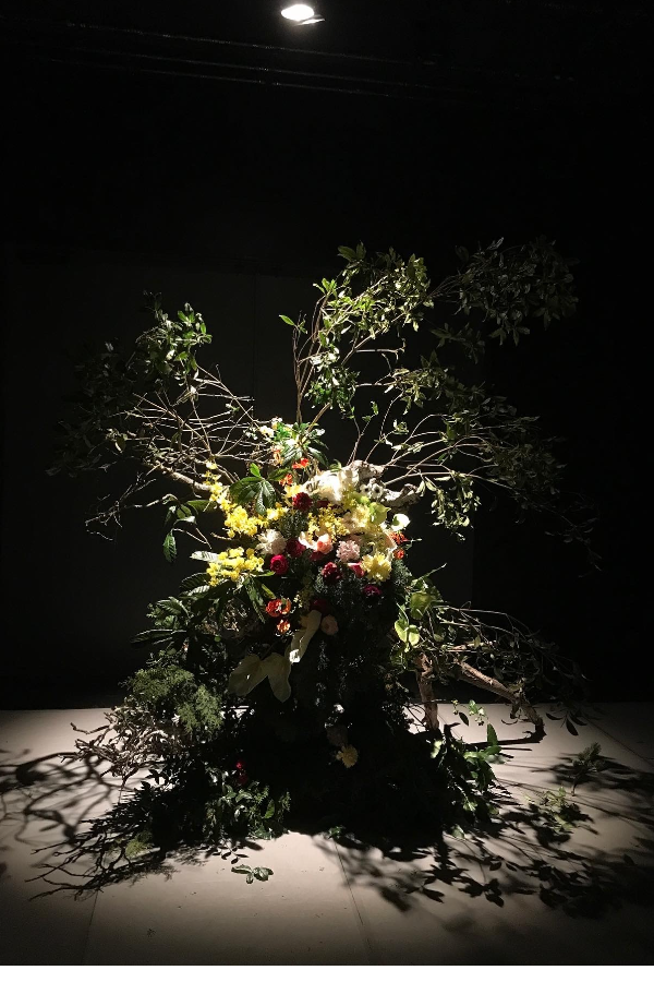 舞台空間に“記憶”を咲かせる。|バレエ団公演フラワーライブ作品