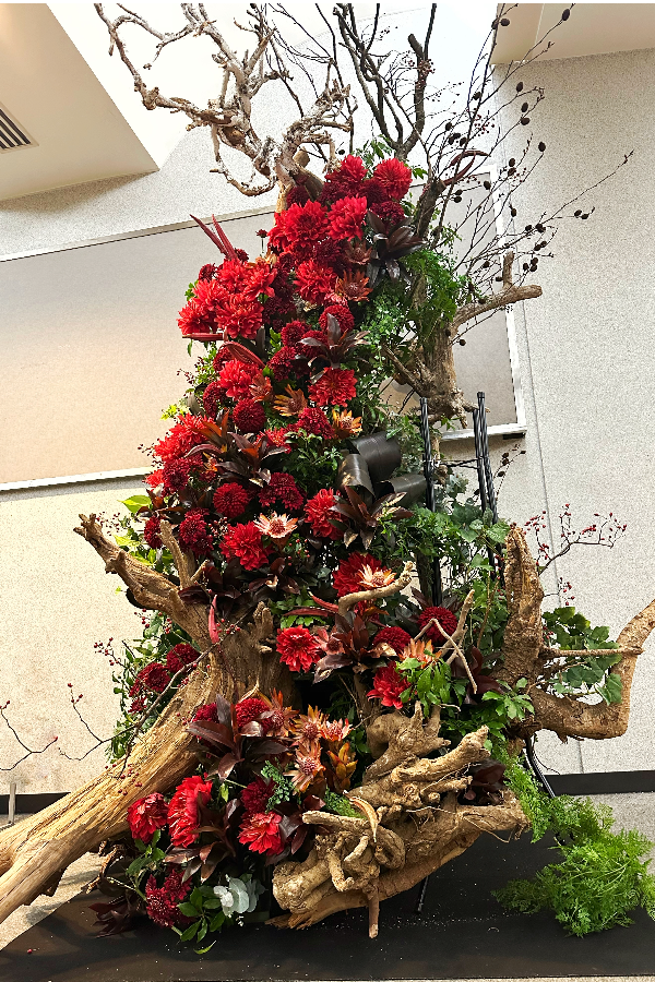 アーティストの新曲イメージでデザインしたファン有志のフラワーオブジェ