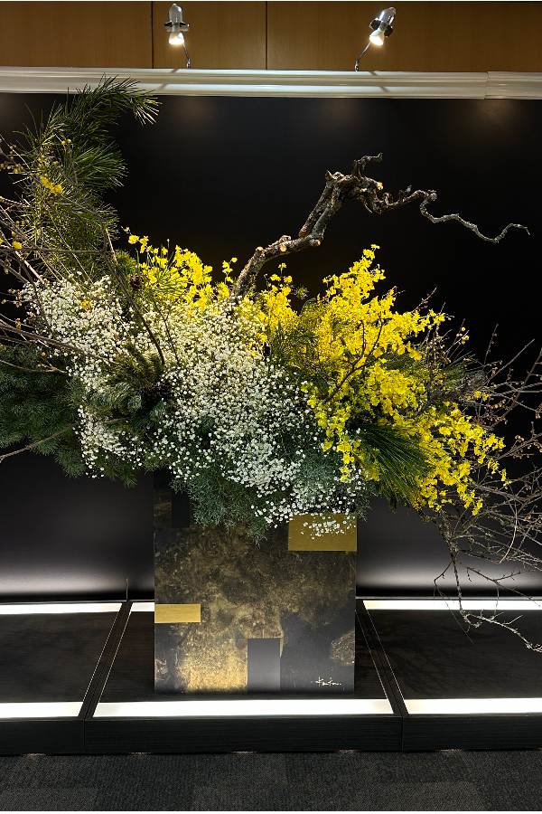 ニューイヤーコンサート会場ウェルカムフラワーディスプレイ