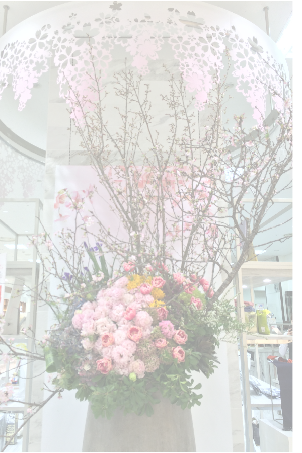 季節を五感で届ける、空間演出。|百貨店イベントの桜ディスプレイ