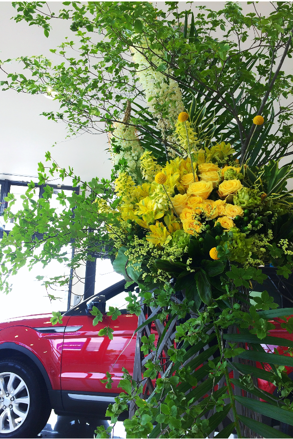 ジャガー・ニューモデル展示会フラワーディスプレイ