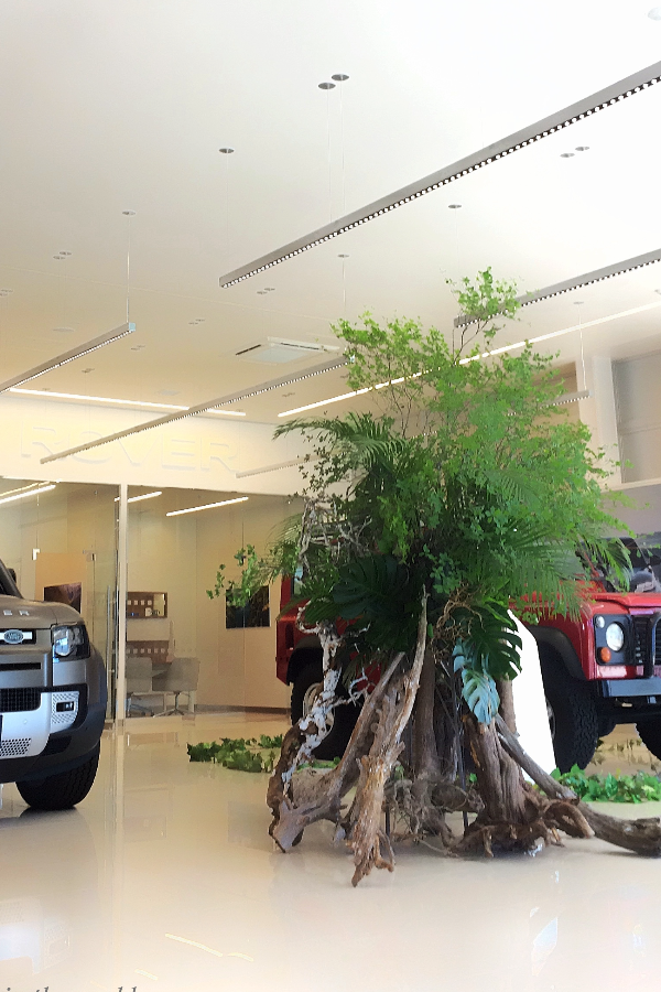 ランドローバー新車発表会場オブジェ